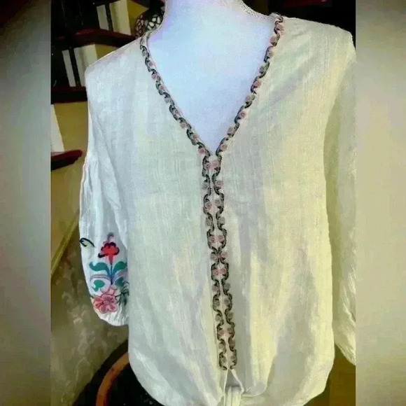 Max Studio blouse size Large. V neck white embroidered sleeves and neckline - Picture 7 of 15